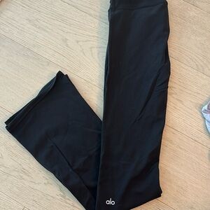 ALO AIRBRUSH LOW-RISE BOOTCUT LEGGING